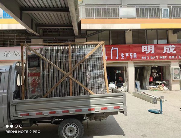 伸縮門運(yùn)輸案例